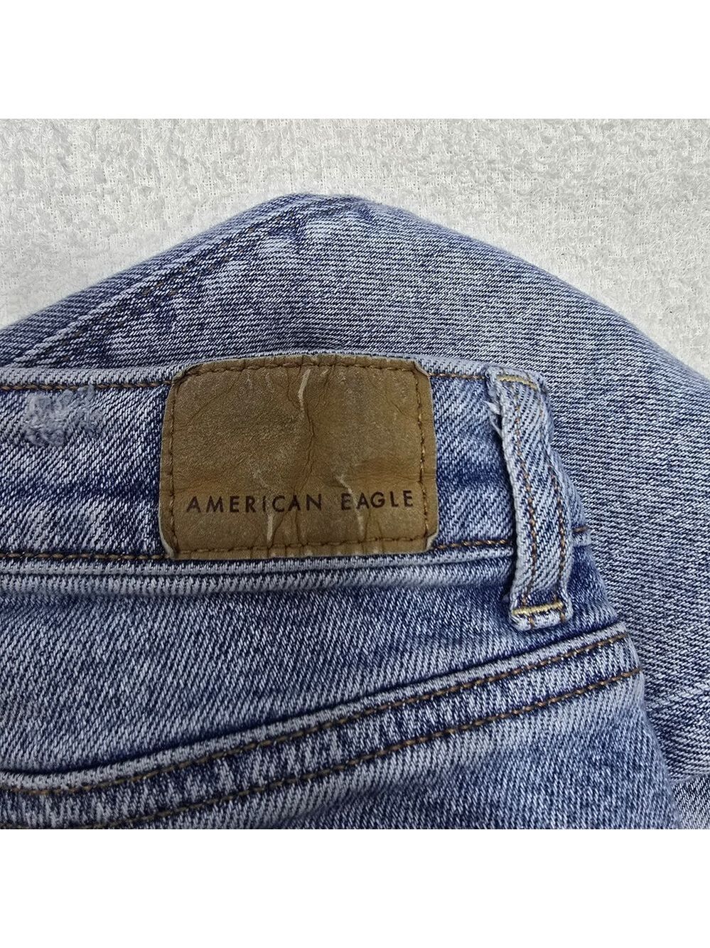 American Eagle Outfitters Light Blue Relaxed Jeans - Picture 14 of 16